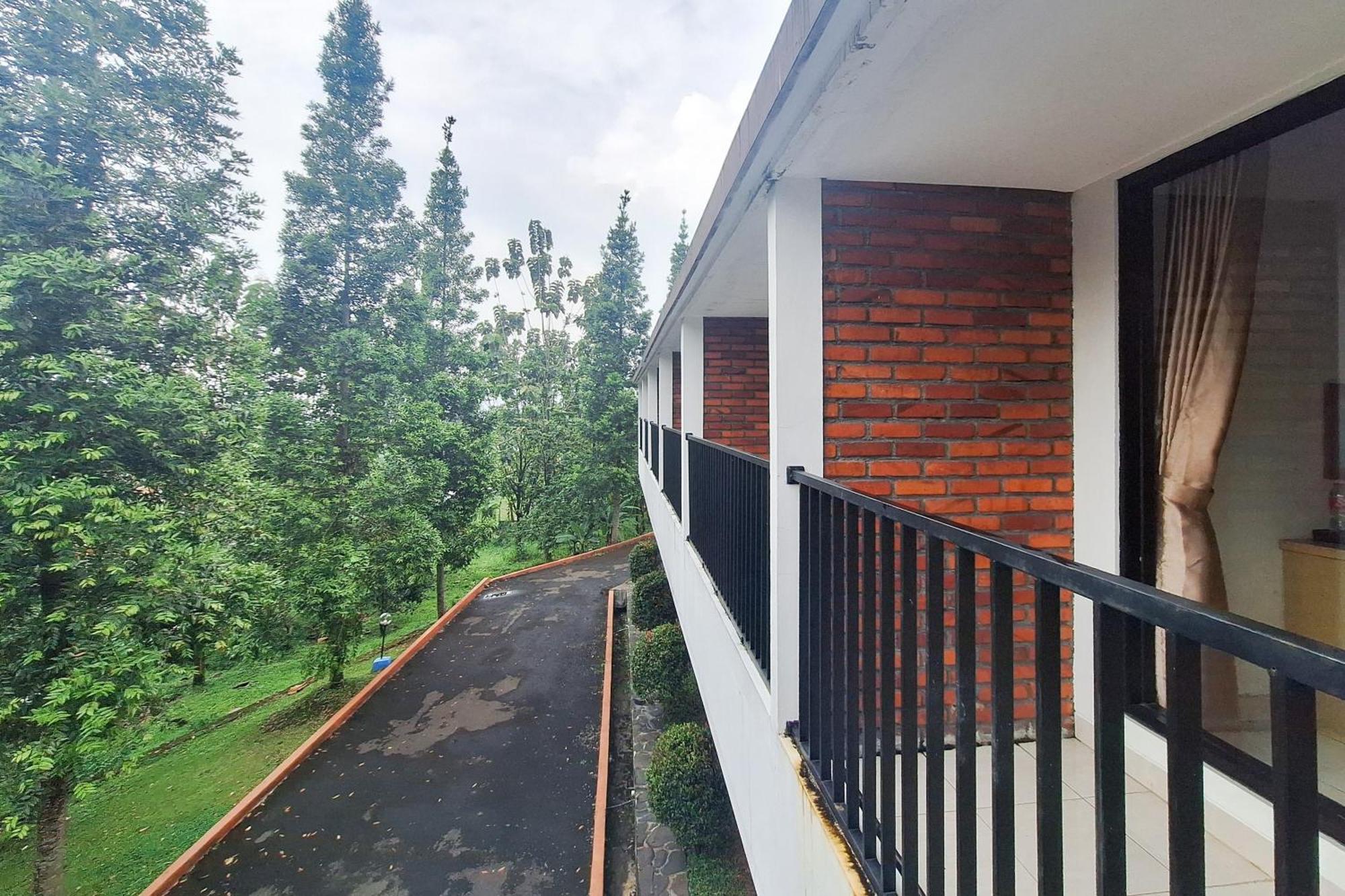 Reddoorz Resort At Tridaya Cisarua Puncak Екстер'єр фото