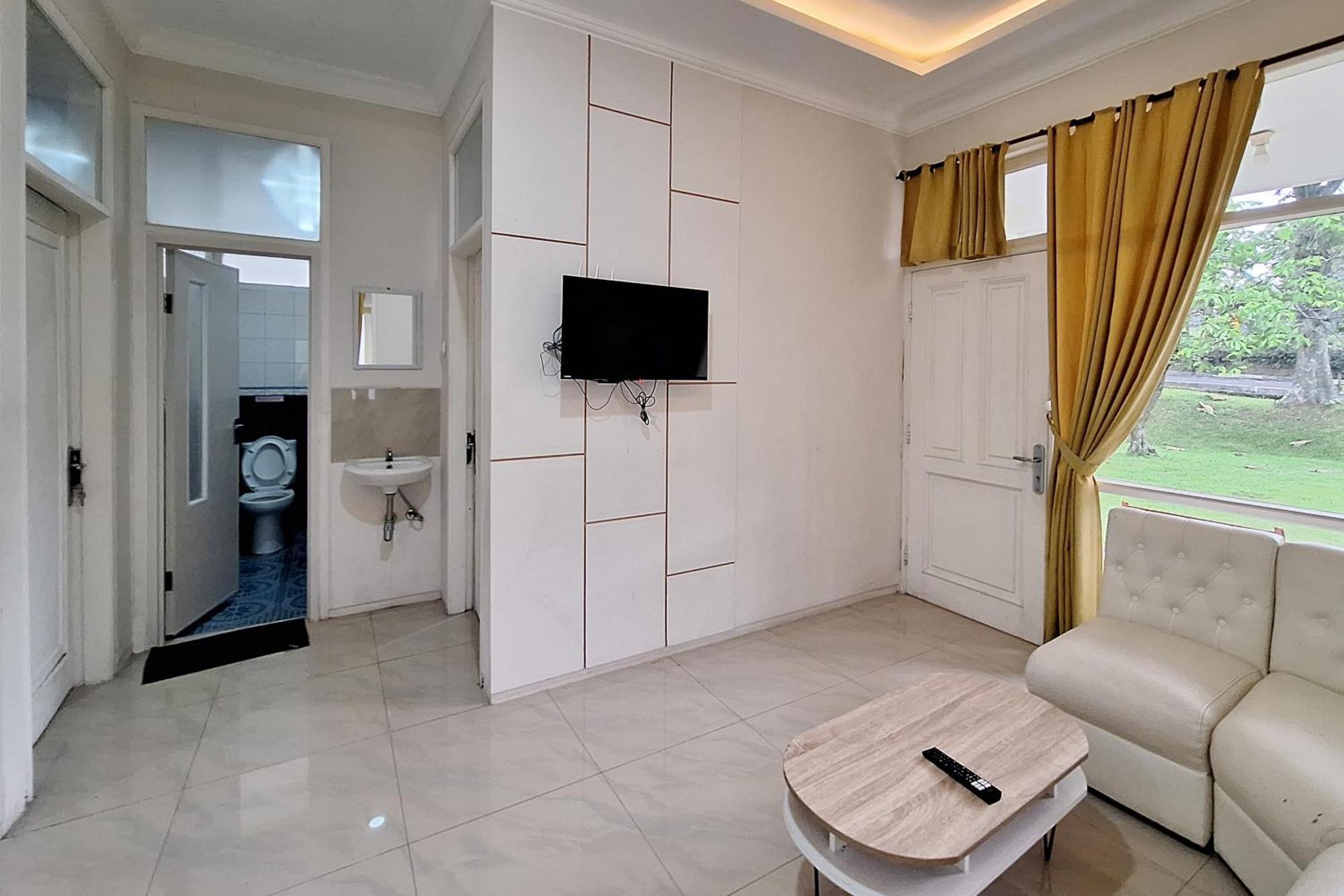 Reddoorz Resort At Tridaya Cisarua Puncak Екстер'єр фото