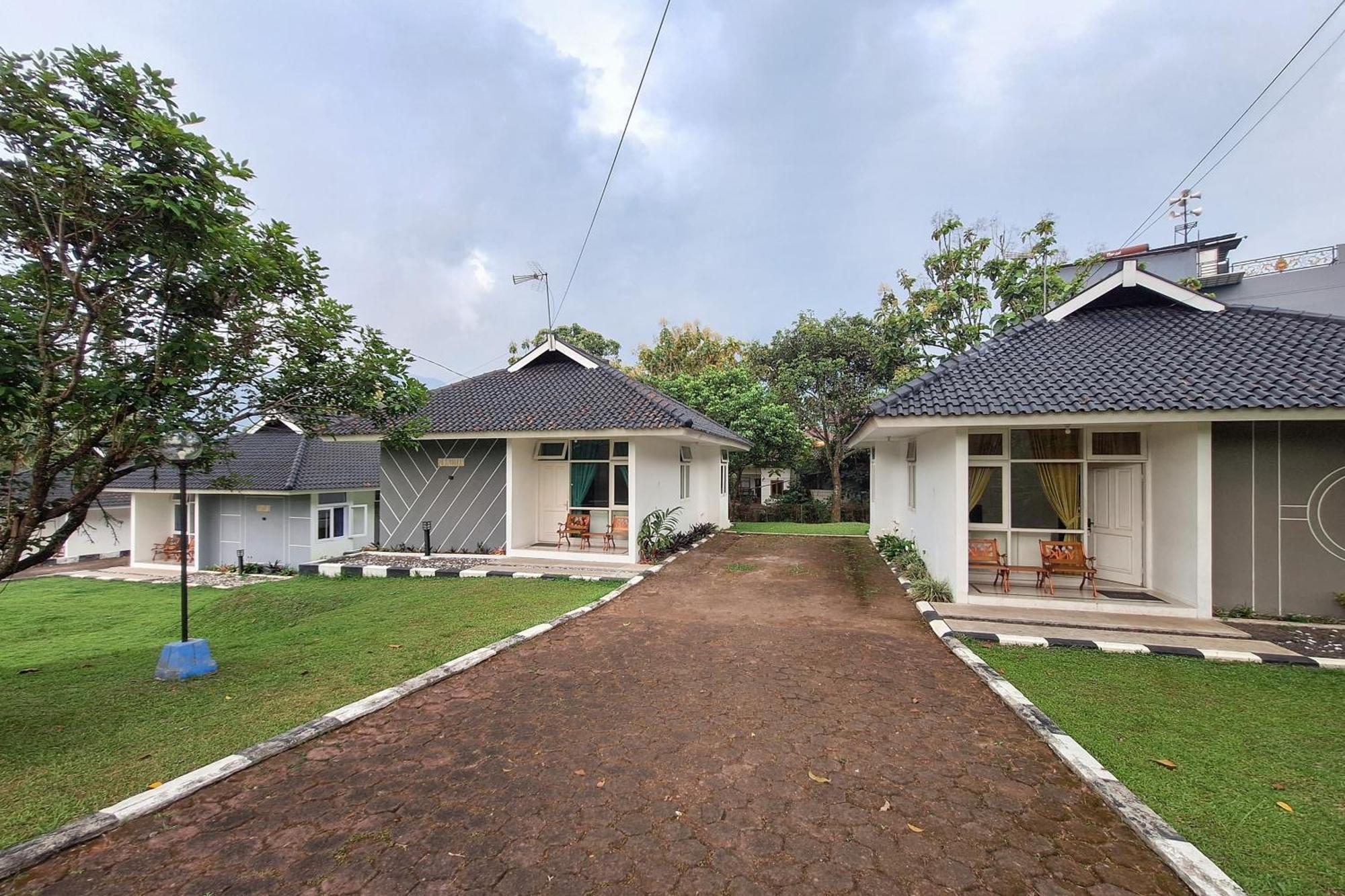 Reddoorz Resort At Tridaya Cisarua Puncak Екстер'єр фото